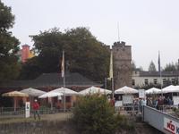 Weiland-Hotel in Lahnstein und Rheintor vom Rheinschiff aus