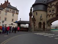 Das berühmte Brückentor von Traben-Trabach auf Trabener Seite.