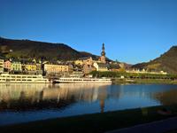 Blick über die Mosel hinweg zur anderen Seite von Cochem.