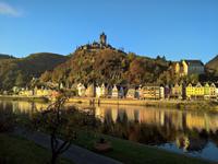Blick von unseren Hotels zur Reichsburg von Cochem.