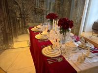 Nach der Filmvorführung geht es durch das elegante Museum von V & B.