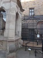 Merseburg, Rabenkäfig im Schloss-Vorhof