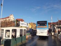 Fährüberfahrt mit Bus über die Saale in Wettin