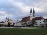 5-40 Kapellplatz mit Stiftskirche und Marienbrunnen