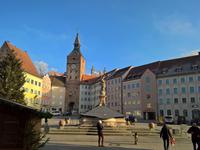 Landsberger Hauptplatz mit Marienbrunnen und Schmalzturm.