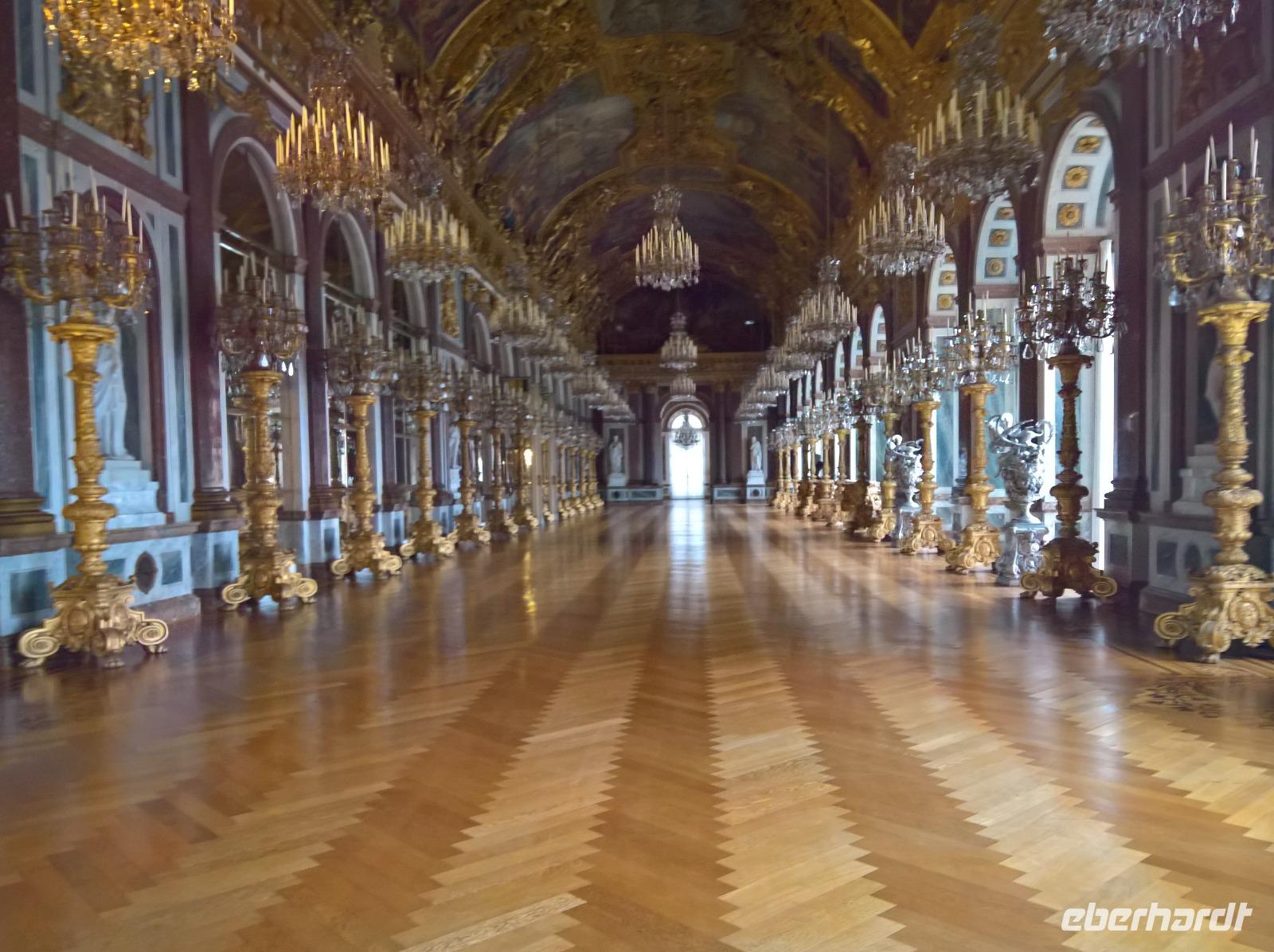 Der Spiegelsaal  -  wer denkt bei diesem Anblick nicht an Versailles ?!