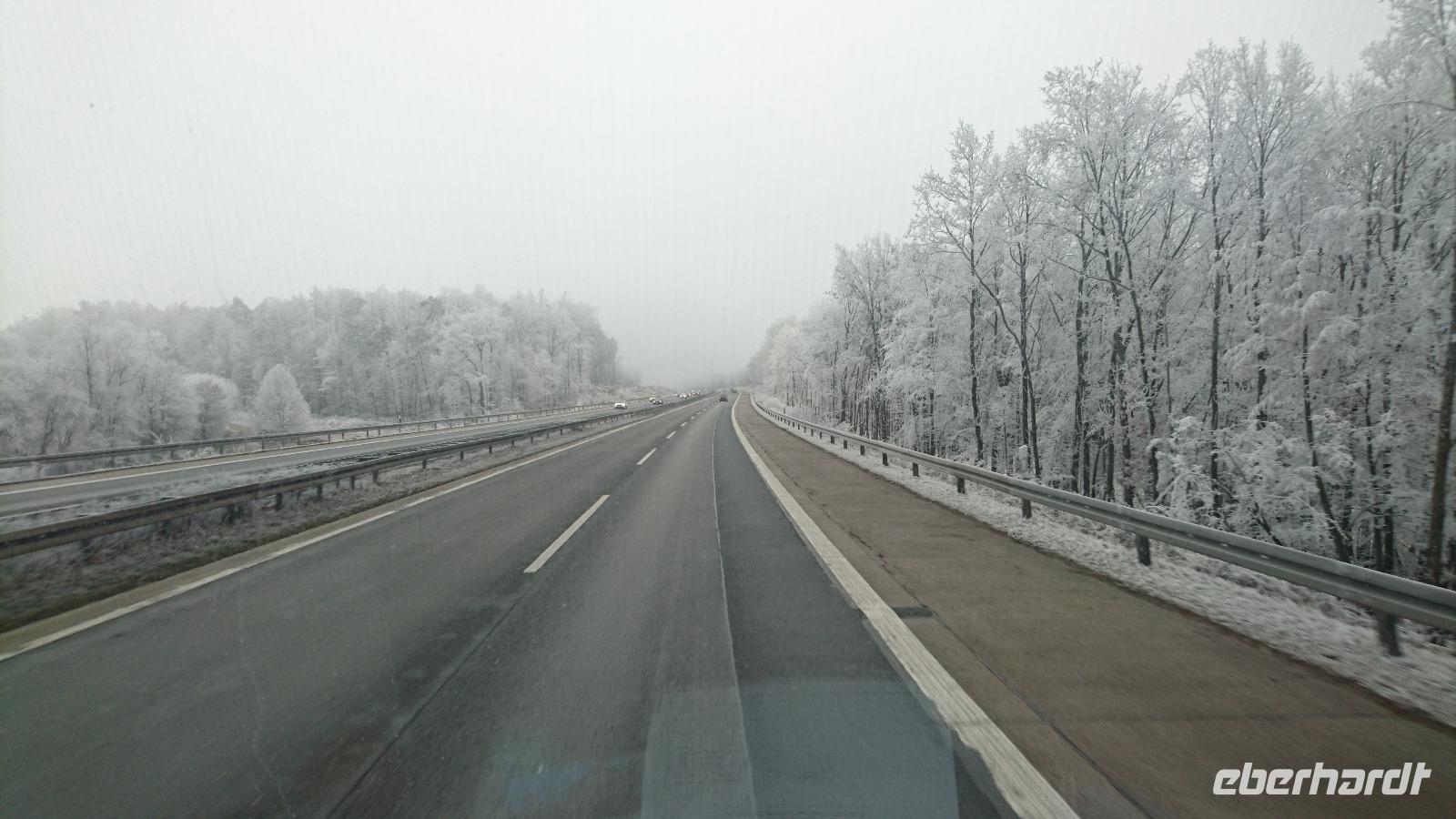 fahrt durch den Schnee zum Winzer