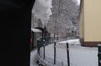 Eine romantische Bahnfahrt durch die weiße Winterlandschaft