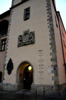 005 Passau, Hochwassermarken am Rathausturm,  Stadtführung