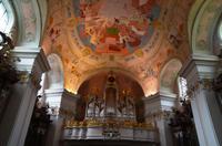 030 Stift Engelszell, Orgel und modernes Deckengemälde im Langhaus