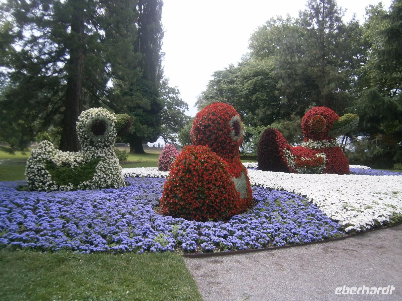 Auch eine Entenfamilie aus Blumen begrüßt alle Gäste