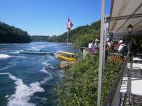 Anlegestelle der Schiffe, die zum Wasserfall fahren 