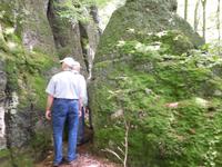 Eliashöhle bei der Wanderung auf dem Holzweg