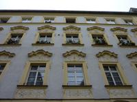 Geschmückte Hausfassade in Passaus Altstadt
