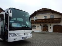 Bus vor dem Michlbauern