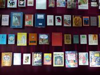 Grimmwelt Kassel, Märchenbuch-Wand