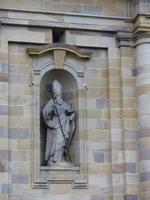 Dom zu Fulda, Westfassade mit Bonifatiusstatue