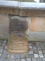 Kratzstein auf der historischen werrabrücke Creuzburg