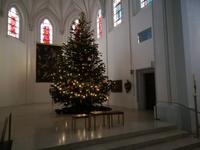 Neue farbenfrohe Fenster nach einer Renovierung anno 2006. 