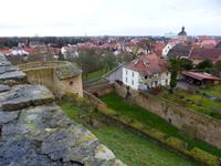 Burg Querfurt, Wehranlage und Blick zur Stadt