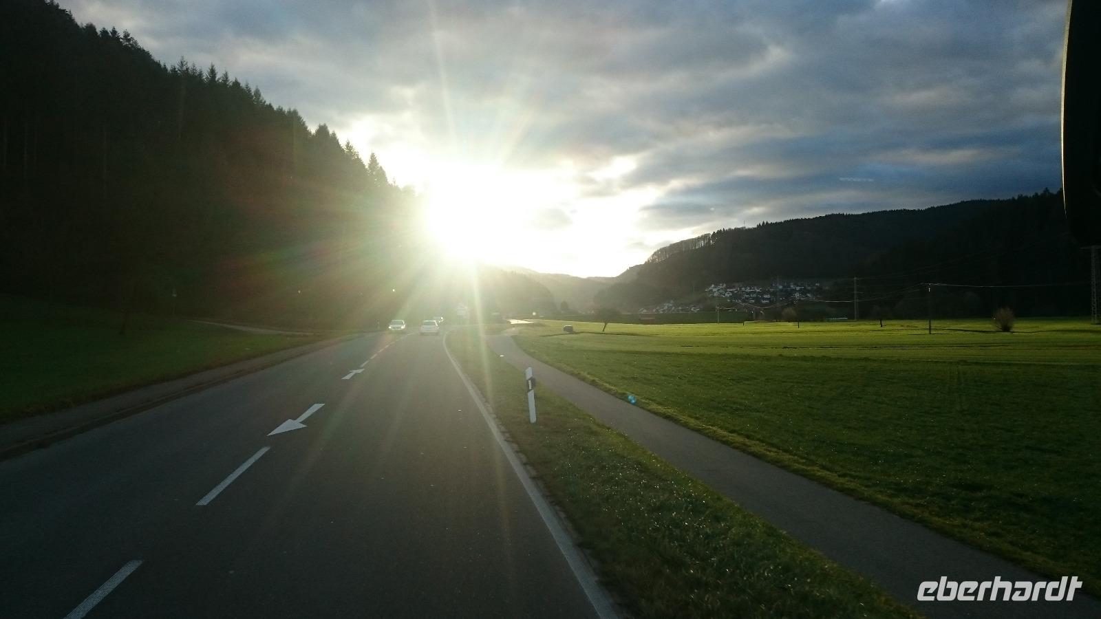 Auf der Straße im Schwarzwald