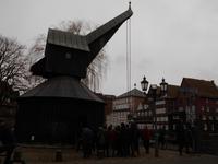 ... mit Hilfe dieses Krans.