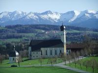 Bald sehen wir die Berge der Bayrischen Alpen