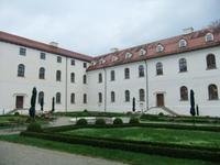 Im Innenhof des Klosters