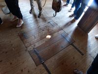 Durch dieses Loch wurden die schweren Säcke hochgezogen