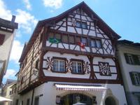 Die alte Schweizer Stadt glänzt mit ihrer Architektur