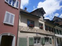 Viele schön gestaltete Häuser in dieser Stadt