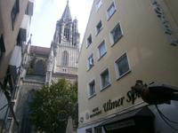 Blick aus einer Seitengasse auf das Münster