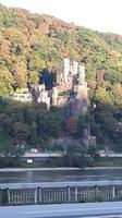 viele Burgen gibt es entlang der Rheinufer