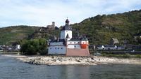 die Burg Pfalzgrafenstein, sie steht auf einer kleinen Insel mitten im Rhein