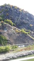 am Loreleyfels, unten die dazugehörige Inschrift