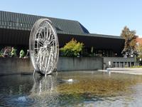 Ein Schöpfrad erinnert in Rosenheim an die Zeit der Salzgewinnung