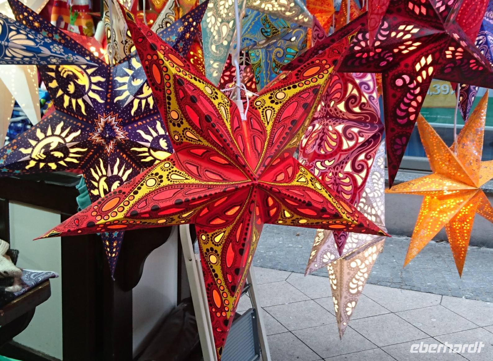 Sterne auf dem Schweriner Weihnachtsmarkt
