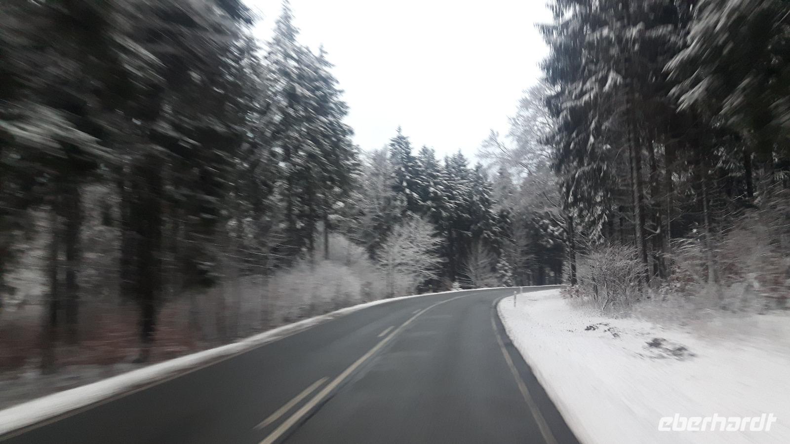 Fahrt durch den winterlichen Thüringer Wald...