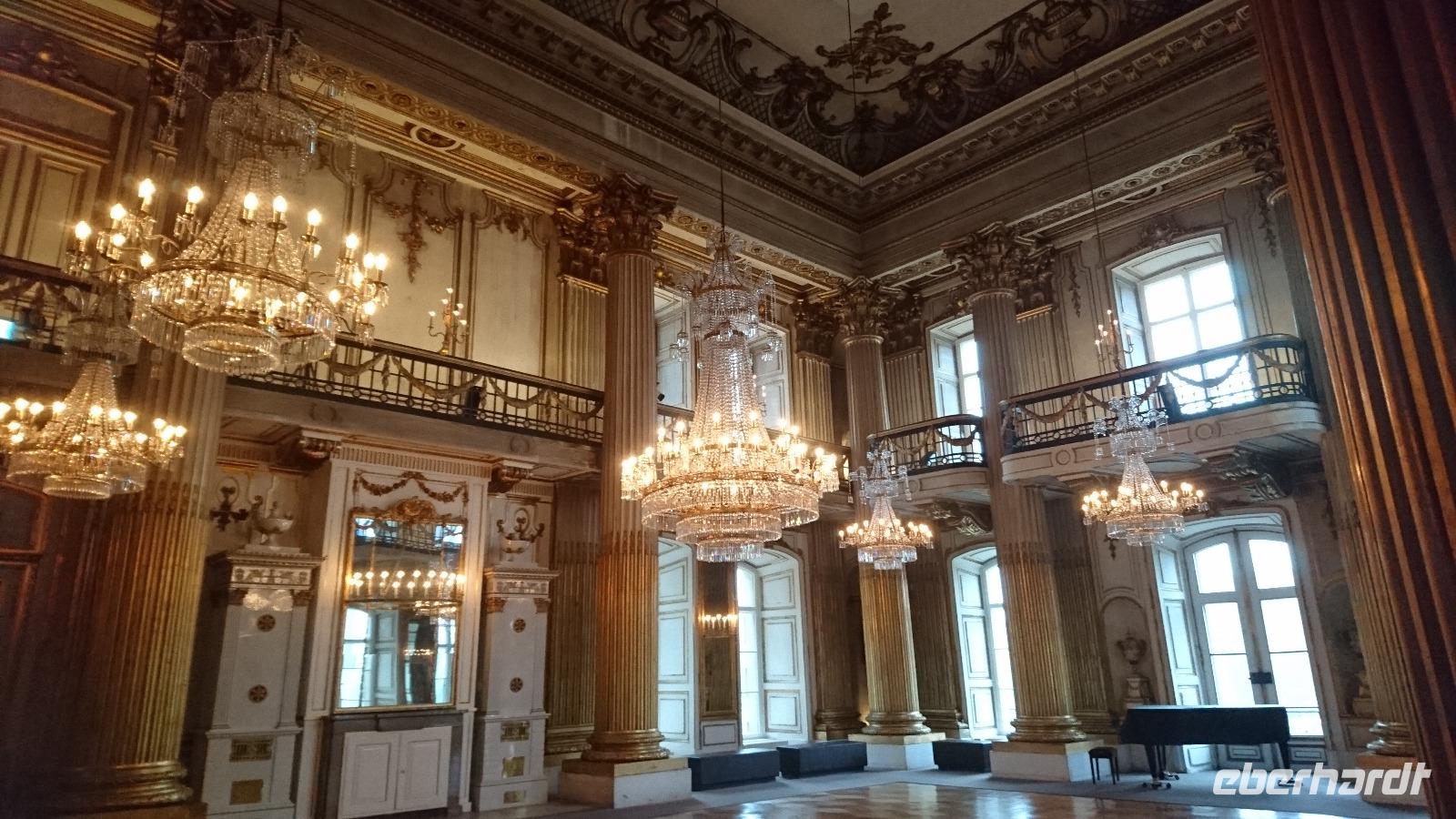 Der Prunksaal im Schloß Ludwigslust - Es ist nicht alles Gold, was glänzt