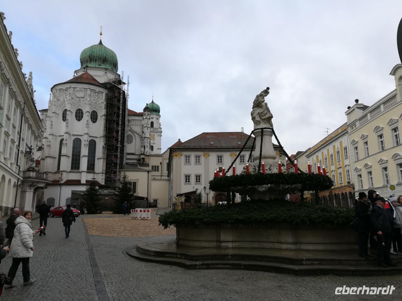 Brunnen auf dem Residenzplatz .....