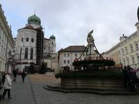 Brunnen auf dem Residenzplatz .....