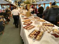 Das Dessert für die Rückfahrt wird aufgebaut.