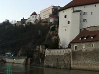 Am Ilz-Zufluß nochmal ein Blick zur Veste Oberhaus.