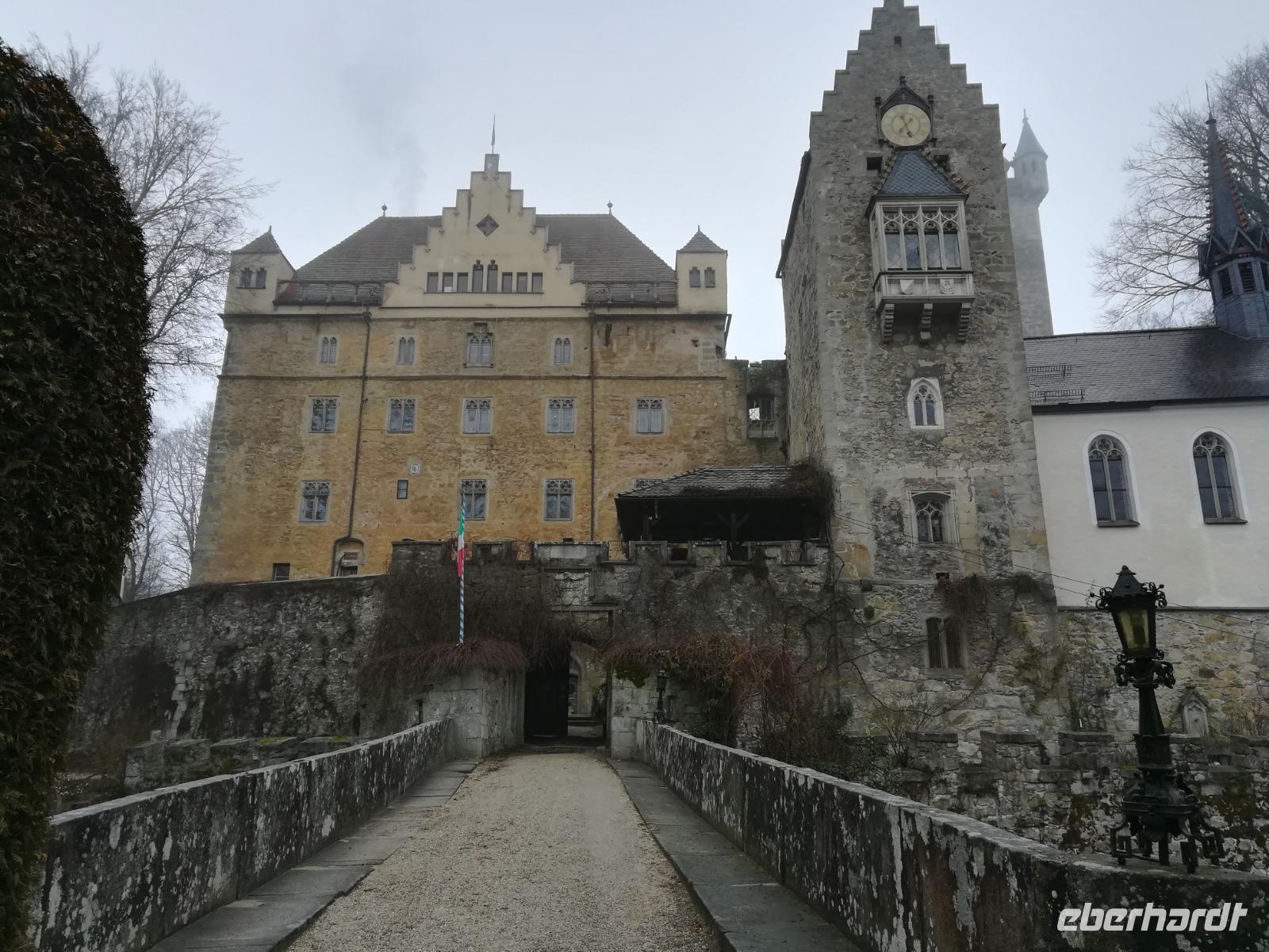 Brücke zum Schloß.