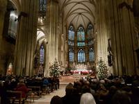 im Dom von Regensburg am 1. Weihnachtsfeiertag, die Domspatzen haben Aufstellung genommen
