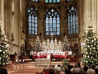 im Dom von Regensburg am 1. Weihnachtsfeiertag, die Domspatzen haben Aufstellung genommen