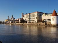 italienisches Flair in Passau, Blick vom Inn auf die Innenstadt