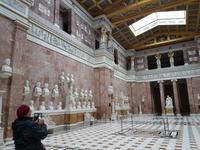 ca. 130 Büsten und 65 Gedenktafeln bedeutender Persönlichkeiten 