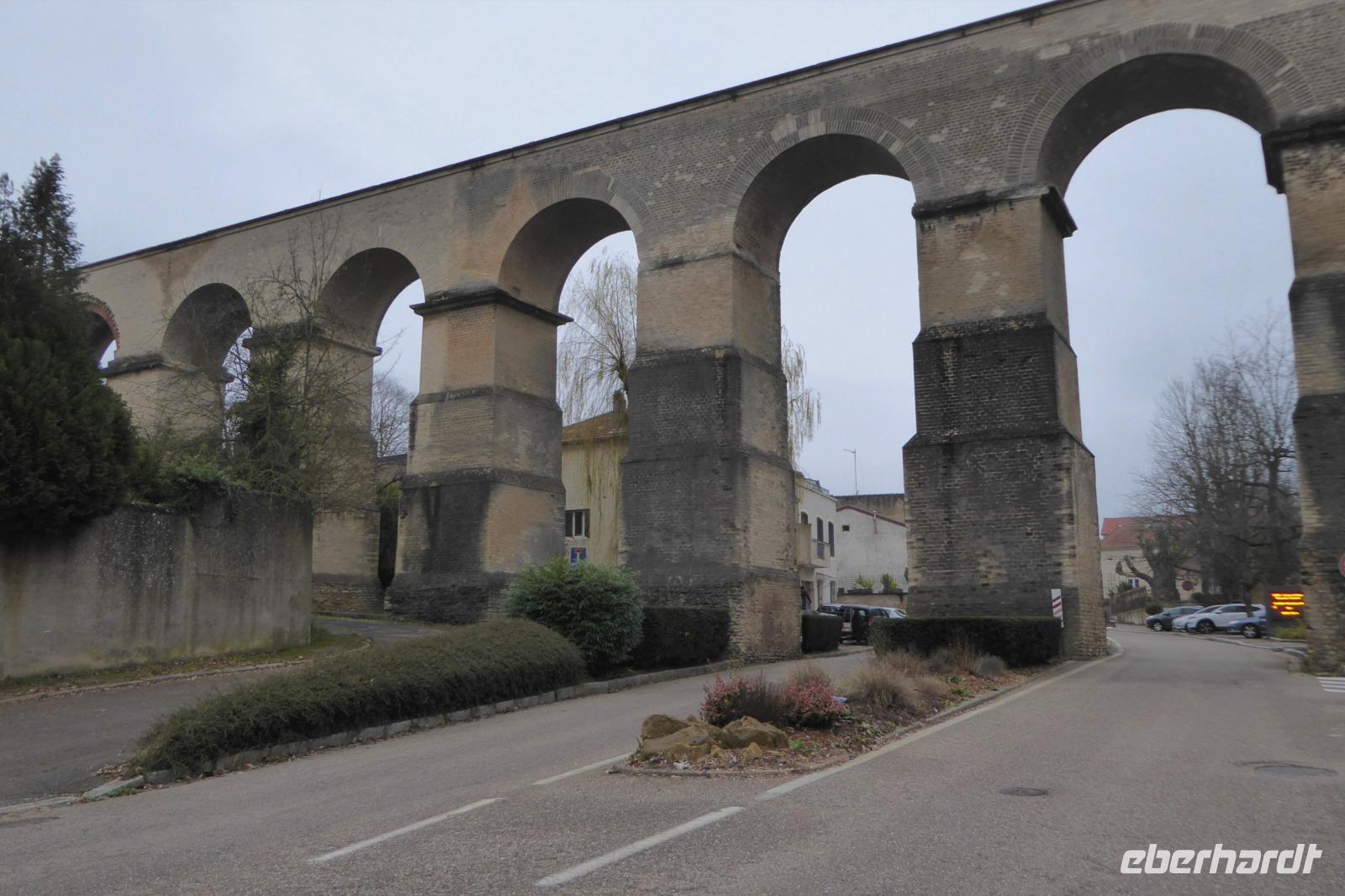 Jouy-aux-Arches, römischer Aquädukt 