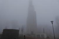 Schaumbergturm im Nebel 